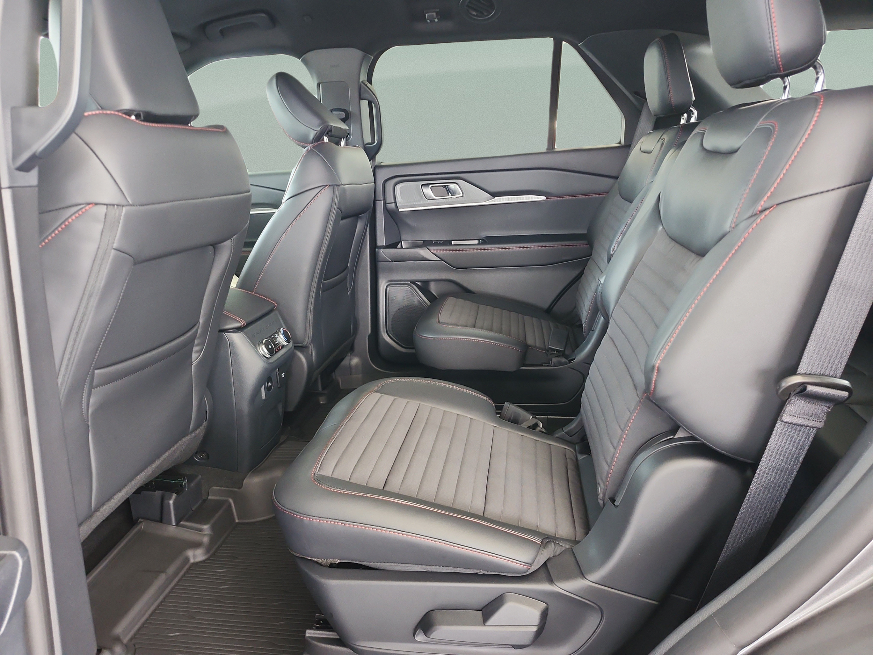 New 2026 Ford Explorer ST-Line w/ ST-Line Street Pack RWD image 16