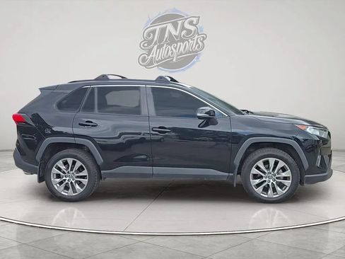 Used 2020 Toyota RAV4 XLE Premium FWD image 6