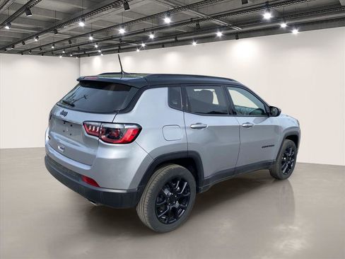 Used 2022 Jeep Compass Latitude w/ Convenience Group AWD/4WD image 7