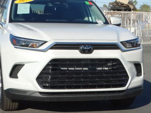 Used 2024 Toyota Grand Highlander XLE image 4