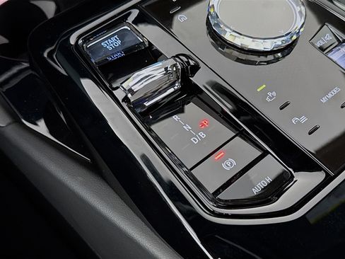 Used 2024 BMW i5 eDrive40i w/ Executive Package image 17