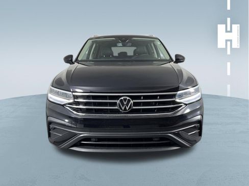 Used 2023 Volkswagen Tiguan SE image 2