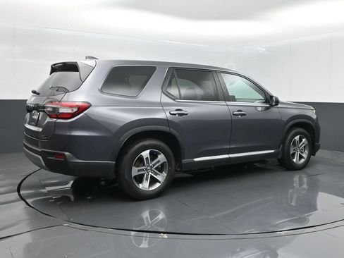 Used 2025 Honda Pilot EX-L image 8