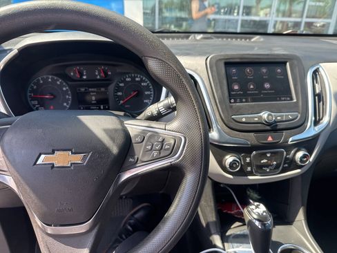 Used 2021 Chevrolet Equinox LS w/ LS Convenience Package FWD image 2