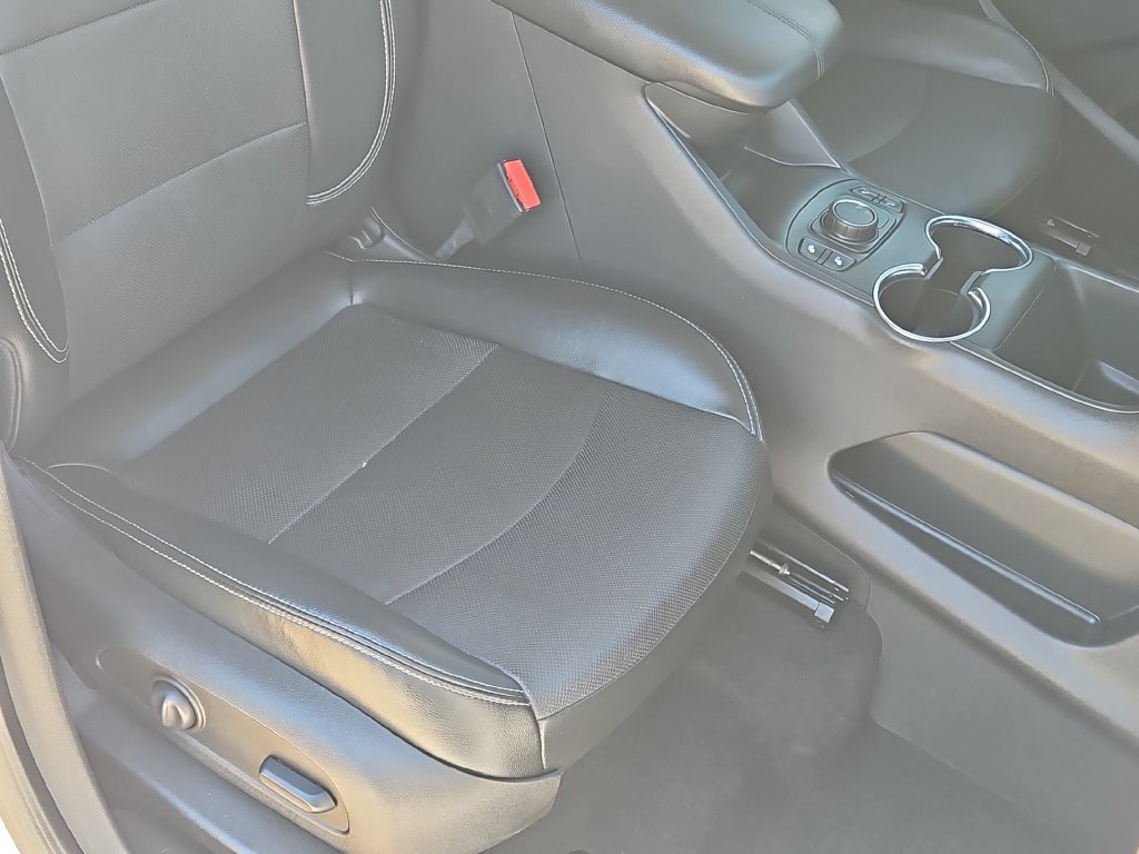 Used 2022 GMC Terrain SLT FWD image 33