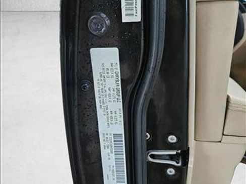 Used 2011 Chrysler 300 Limited RWD image 20