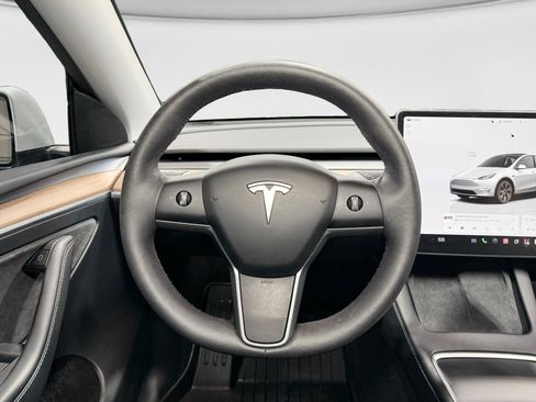 Used 2025 Tesla Model Y Long Range AWD/4WD image 7