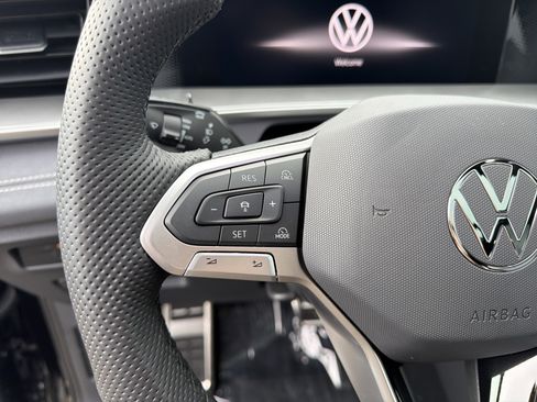 New 2026 Volkswagen Tiguan SE R-Line image 16