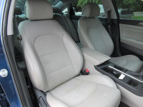 Used 2016 Hyundai Sonata Sport w/ Option Group 1V FWD image 8