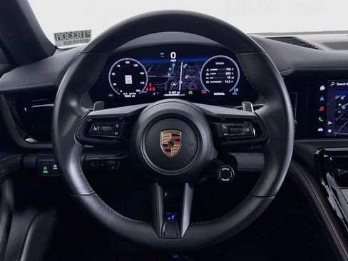Used 2025 Porsche Panamera image 18