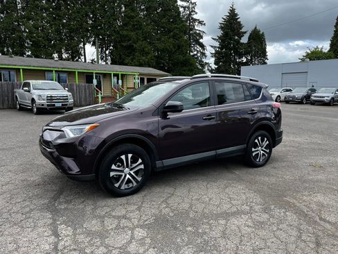 Used 2017 Toyota RAV4 LE w/ Preferred Accessory Package AWD/4WD image 7