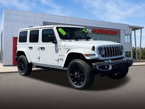 Used 2024 Jeep Wrangler Unlimited Sahara AWD/4WD image 1