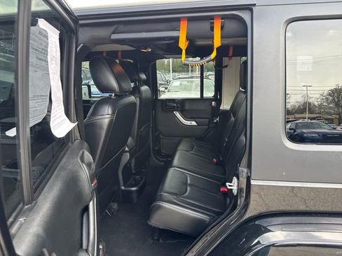 Used 2017 Jeep Wrangler Unlimited Sahara w/ Connectivity Group AWD/4WD image 13
