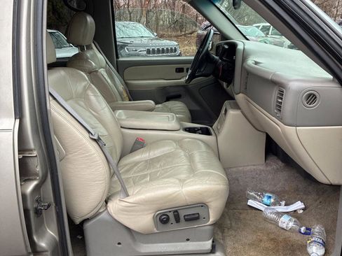 Used 2002 Chevrolet Suburban Z71 image 16