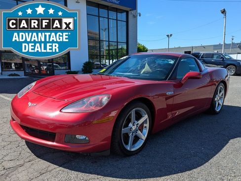 Used 2005 Chevrolet Corvette Coupe w/ Preferred Equipment Group RWD image 2