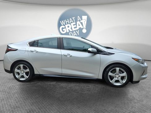 Used 2018 Chevrolet Volt LT w/ Comfort Package FWD image 2