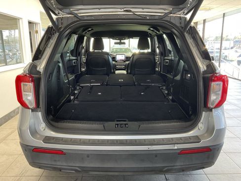 Used 2020 Ford Explorer XLT image 30