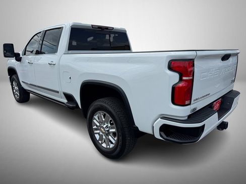Used 2024 Chevrolet Silverado 2500 High Country w/ High Country Premium Package AWD/4WD image 4