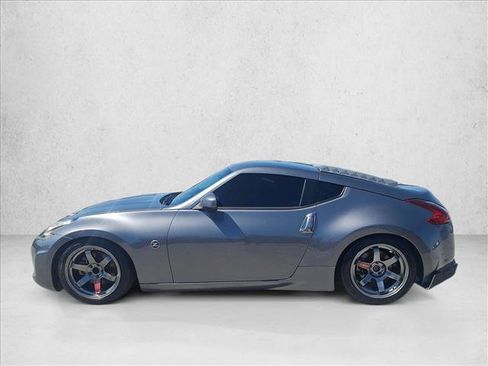 Used 2020 Nissan 370Z Coupe RWD image 9