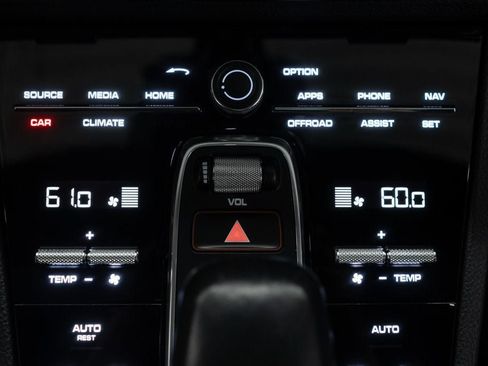 Used 2023 Porsche Cayenne AWD/4WD image 22