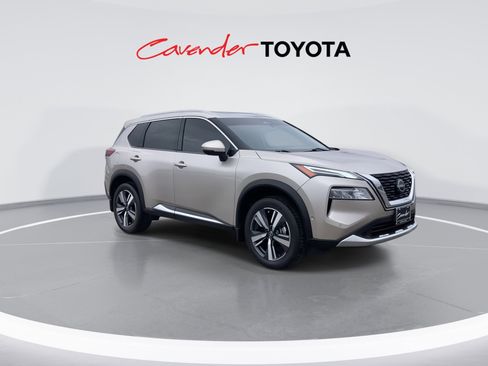 Used 2023 Nissan Rogue Platinum w/ Platinum Premium Package image 2