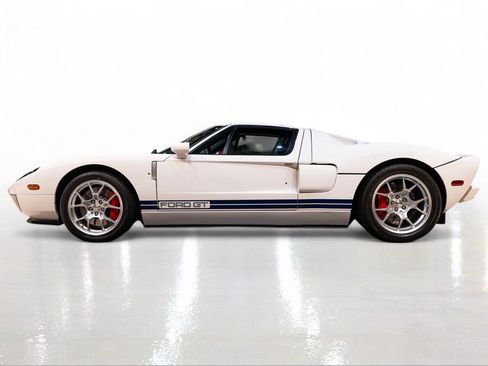 Used 2005 Ford GT RWD image 3