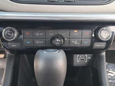 Certified 2024 Jeep Compass Limited image 23