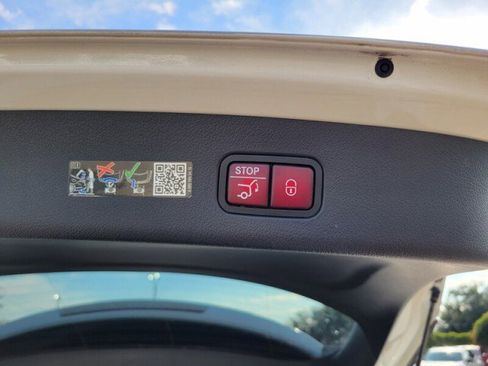 Used 2024 Mercedes-Benz GLC 300 w/ Winter Package image 8