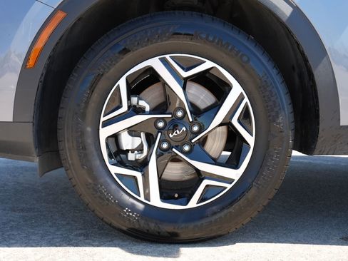 Used 2025 Kia Sportage LX image 28