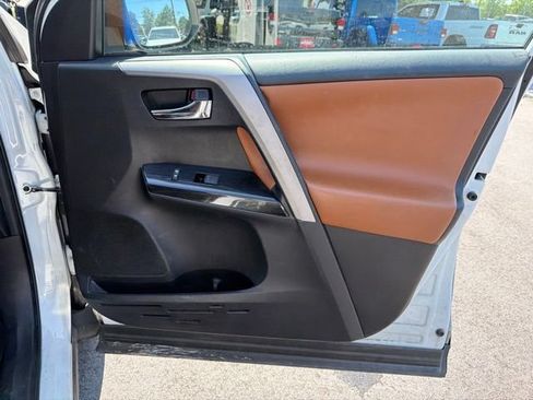 Used 2016 Toyota RAV4 Limited FWD image 11