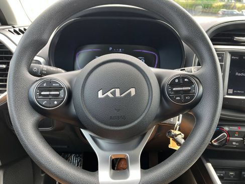 Used 2025 Kia Soul LX w/ LX Technology Package FWD image 28