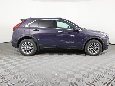 Used 2025 Cadillac XT4 Premium Luxury image 4