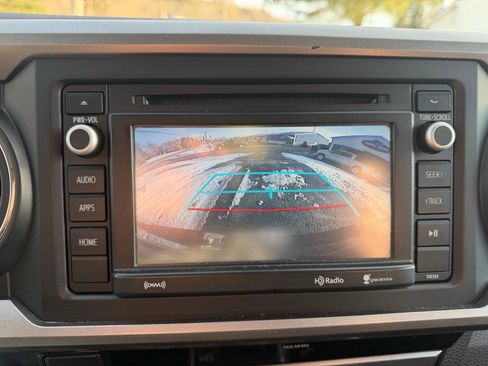 Used 2018 Toyota Tacoma SR5 image 27