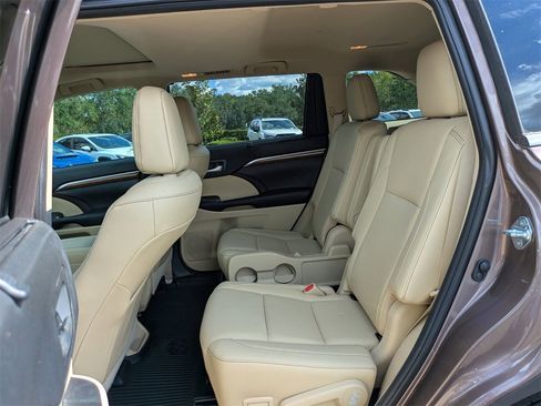 Used 2019 Toyota Highlander Limited image 14