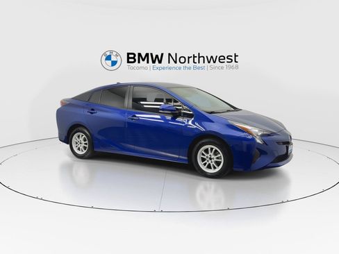 Used 2018 Toyota Prius Two w/ Prius Two Safety Plus Package FWD image 6