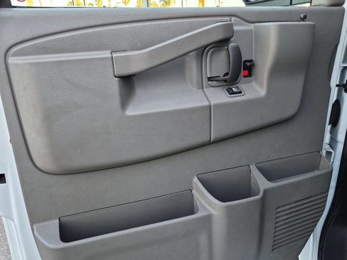 Used 2025 Chevrolet Express 2500 w/ Driver Convenience Package RWD image 10
