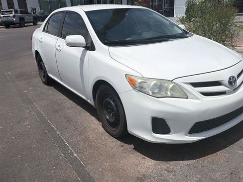Used 2012 Toyota Corolla LE FWD image 2