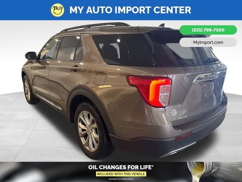 Used 2021 Ford Explorer XLT w/ Equipment Group 202A image 5