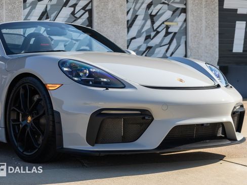 Used 2022 Porsche 718 Boxster Spyder RWD image 2