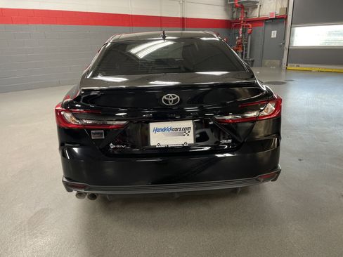Used 2025 Toyota Camry SE image 9