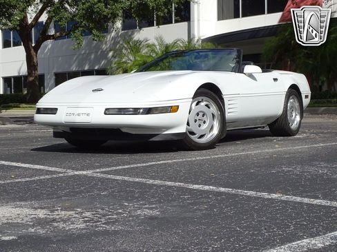 Used 1992 Chevrolet Corvette Convertible image 3