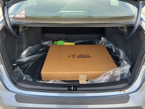 Used 2025 Toyota Corolla SE image 9