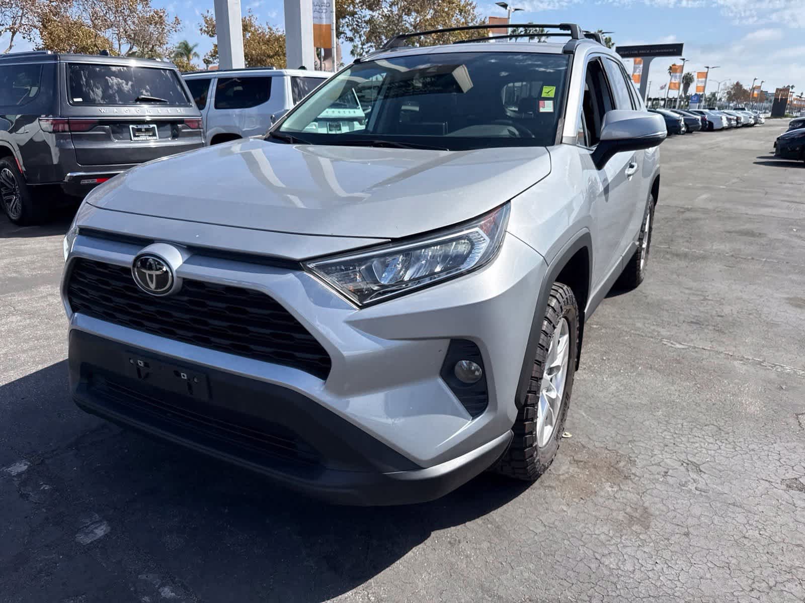 Used 2021 Toyota RAV4 XLE w/ Convenience Package FWD image 1