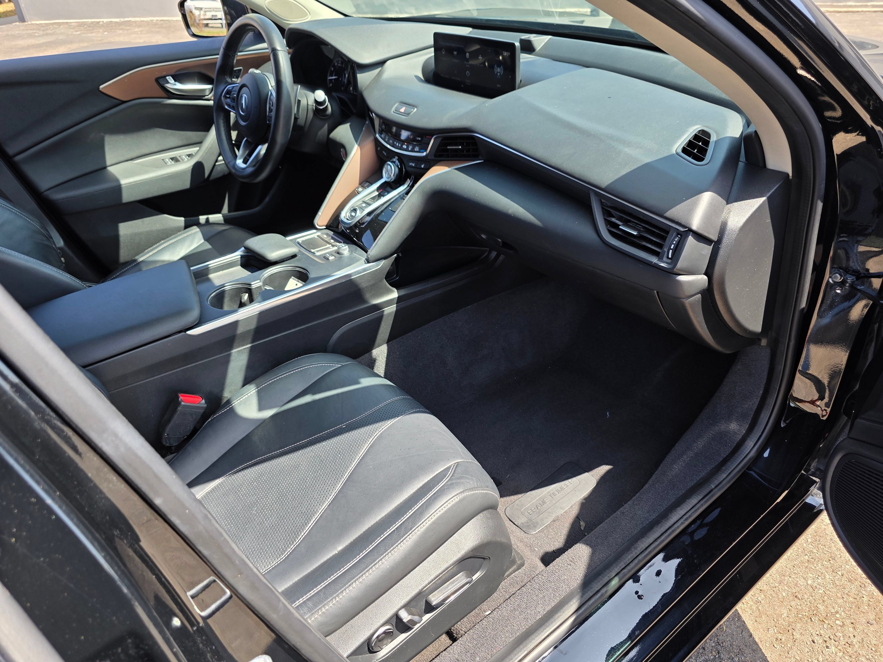 Used 2021 Acura TLX w/ Technology Package FWD image 9