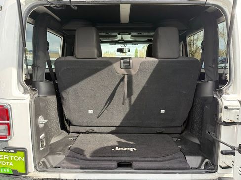 Used 2017 Jeep Wrangler Sahara w/ Mopar Chrome Edition Group image 9