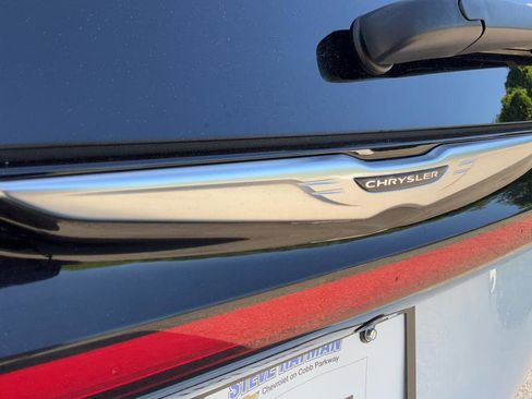 Used 2023 Chrysler Pacifica Touring-L FWD image 28