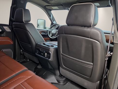 Used 2024 GMC Sierra 3500 Denali Ultimate AWD/4WD image 11