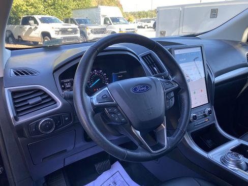 Used 2024 Ford Edge SEL image 17