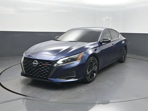 Used 2023 Nissan Altima 2.5 SR w/ SR Premium Package FWD image 1