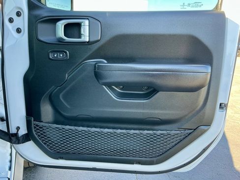 Used 2020 Jeep Gladiator Sport w/ Quick Order Package 24S image 22